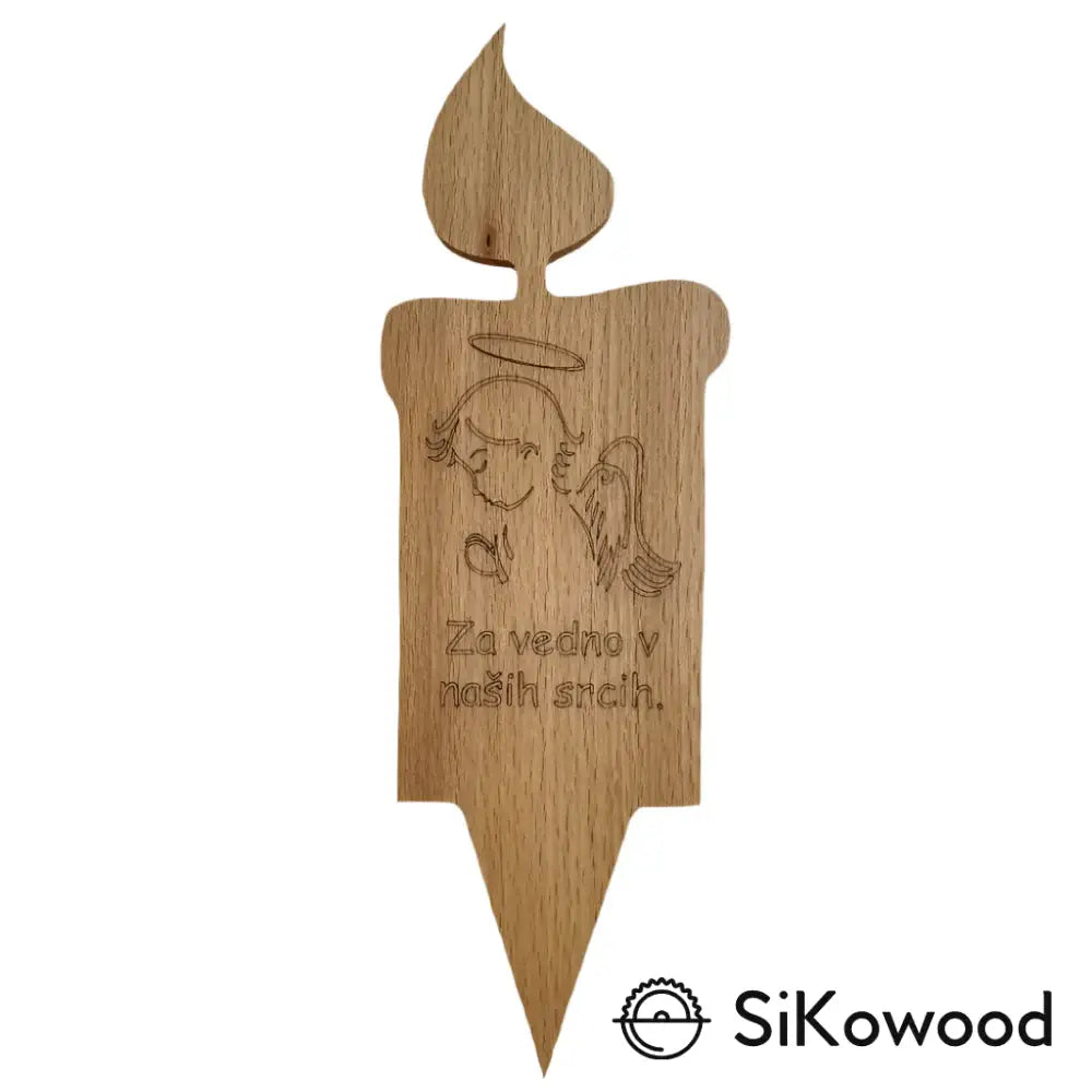 Lesena sveča z angelskimi motivi, izdelana iz slovenskega bukovega lesa, zaščitena z mineralnim oljem.