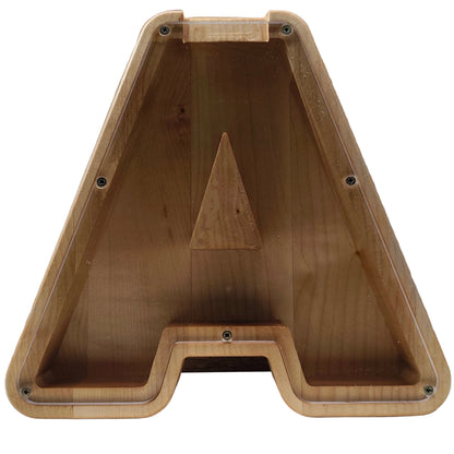 Minimalističen lesen hranilnik v obliki črk