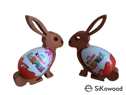 Leseni zajček za Kinder jajček, izdelan iz naravnega lesa, brez škodljivih snovi.