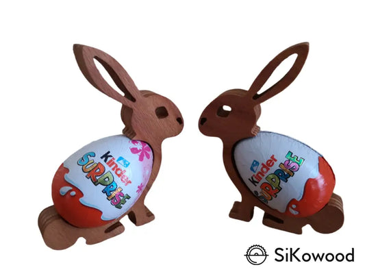 Leseni zajček za Kinder jajček, izdelan iz naravnega lesa, brez škodljivih snovi.